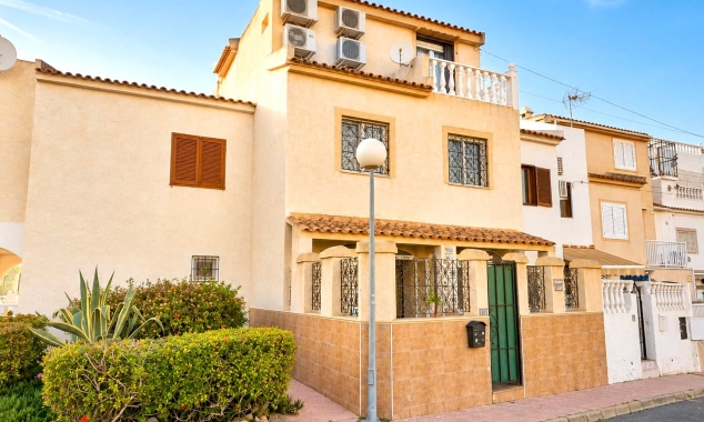 Casa adosada en venta - Propiedad en venta - Torrevieja - El Chaparral