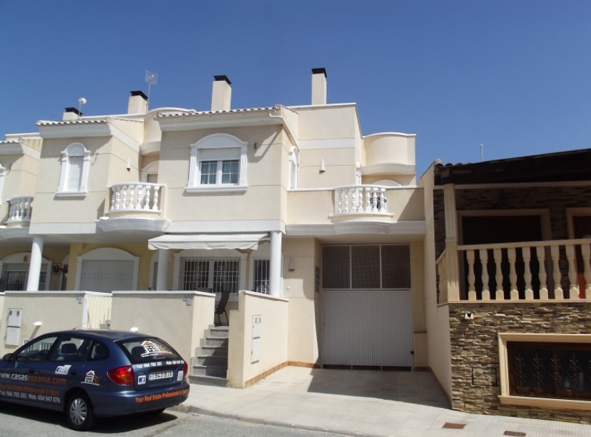Cheap bargain property for sale, cheap townhouse property in Heredades near Formentera Almoradi, Costa Blanca, Spain