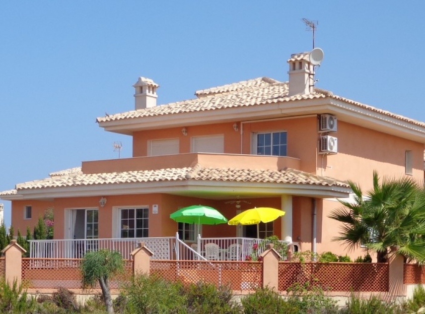 Cheap, bargain property for sale in La Manga close to Cartegena and Murcia on Spains Mar Menor