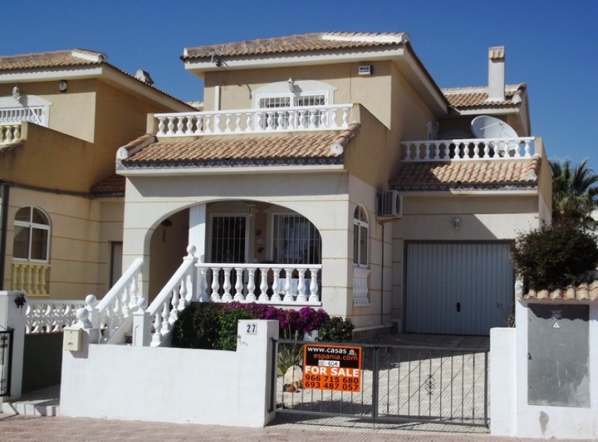 Cheap bargain property for sale in monte azul, close to benijofar and quesada, villa for sale, cost blanca, spain cheap.