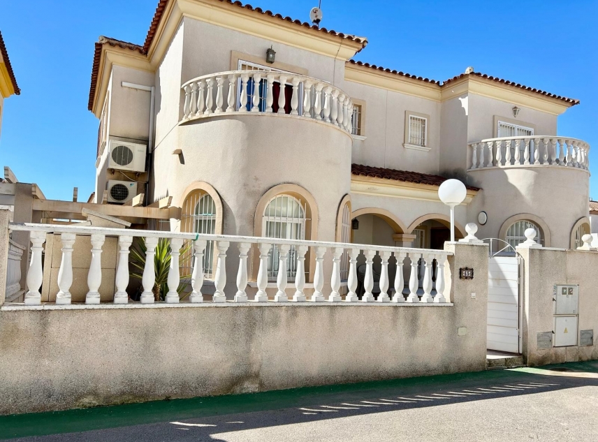 Eigendom verkocht - Rijtjeshuis te koop - Torrevieja - Aguas Nuevas