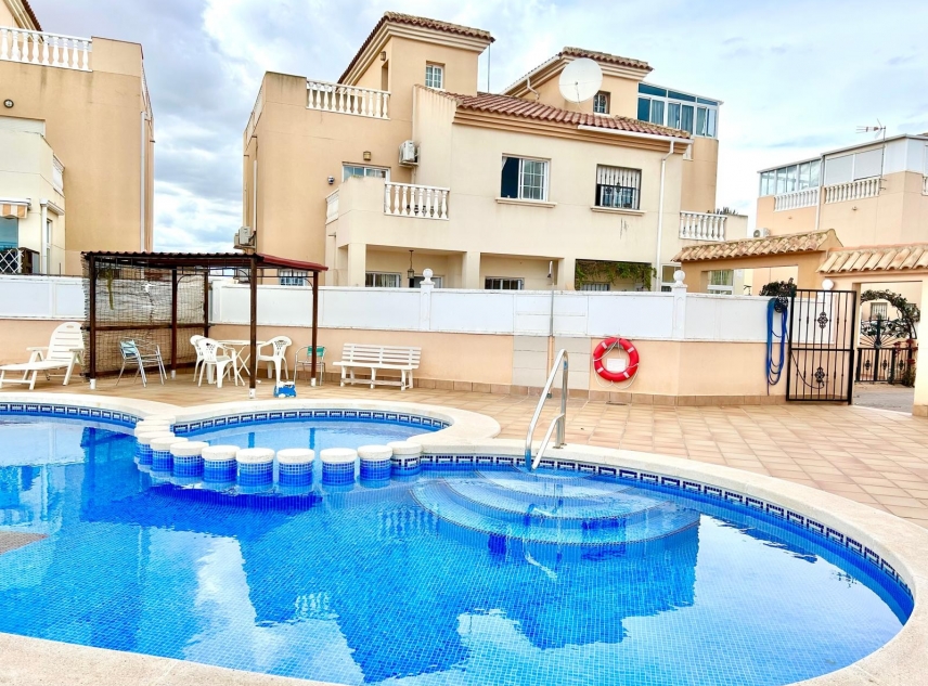 Eigendom verkocht - Rijtjeshuis te koop - Torrevieja - La Torreta