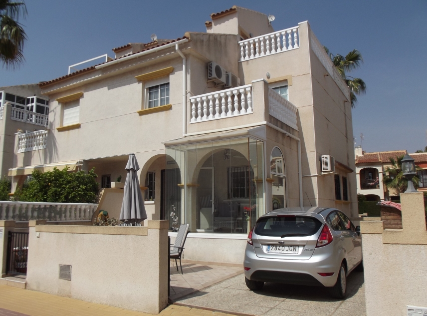 Eigendom verkocht - Rijtjeshuis te koop - Torrevieja - La Torreta