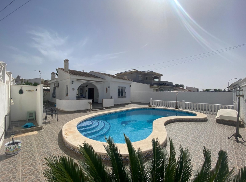Eigendom verkocht - Villa te koop - Torrevieja - El Chaparral