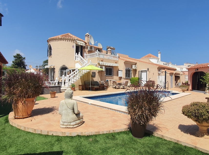 Eigendom verkocht - Villa te koop - Torrevieja - El Chaparral