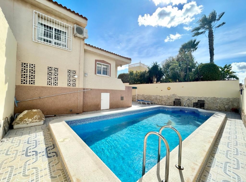 Eigendom verkocht - Villa te koop - Torrevieja - El Chaparral
