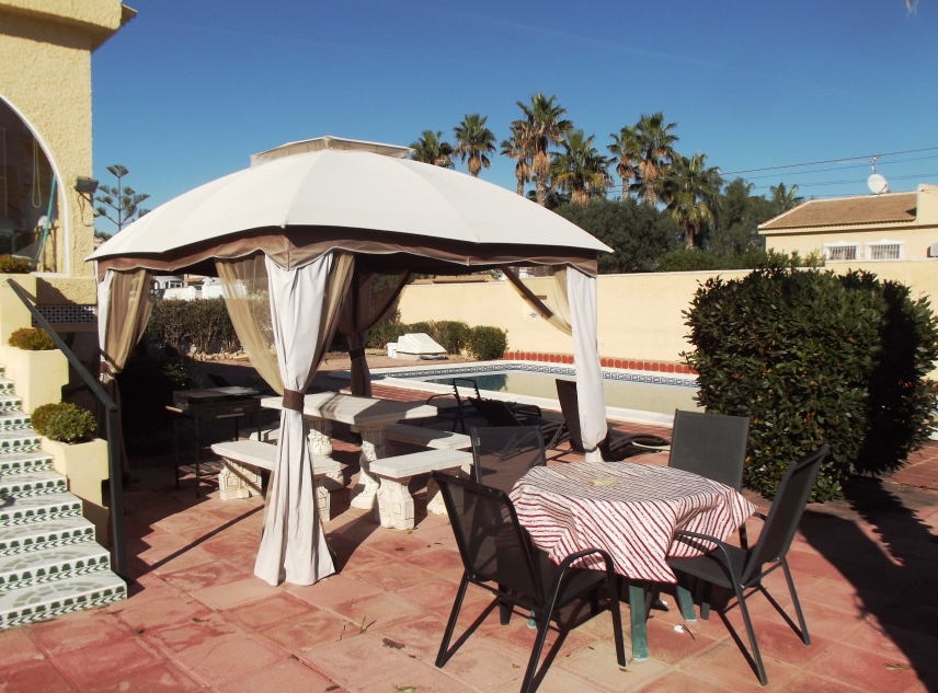 Eigendom verkocht - Villa te koop - Torrevieja - La Siesta