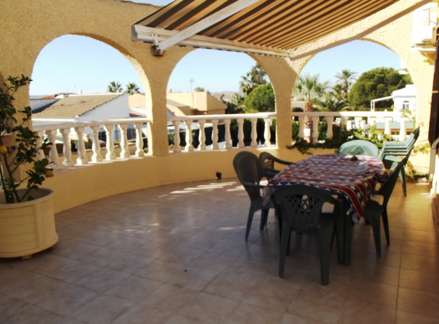 Eigendom verkocht - Villa te koop - Torrevieja - La Siesta