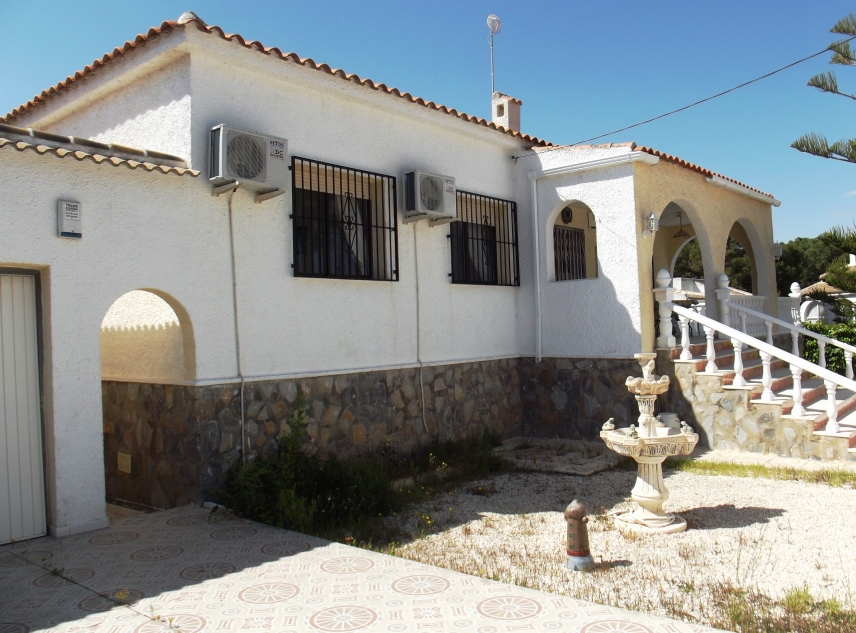Eigendom verkocht - Villa te koop - Torrevieja - La Siesta