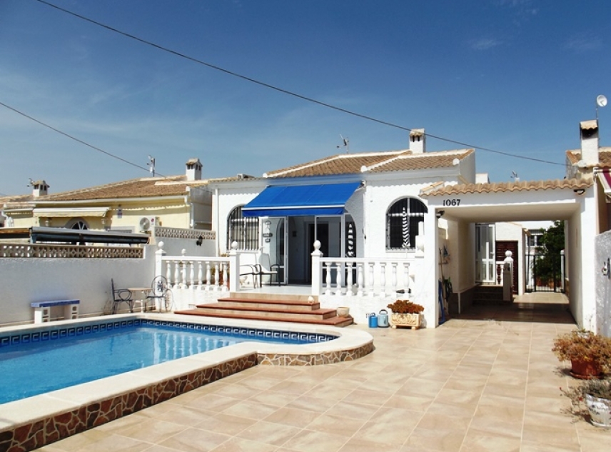 Eigendom verkocht - Villa te koop - Torrevieja - La Siesta