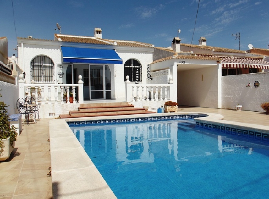 Eigendom verkocht - Villa te koop - Torrevieja - La Siesta