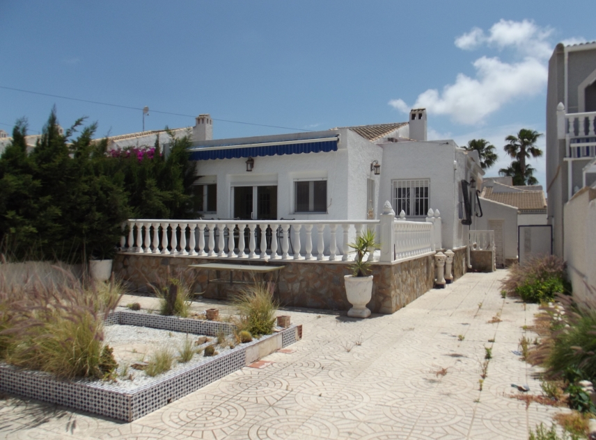 Eigendom verkocht - Villa te koop - Torrevieja - La Siesta