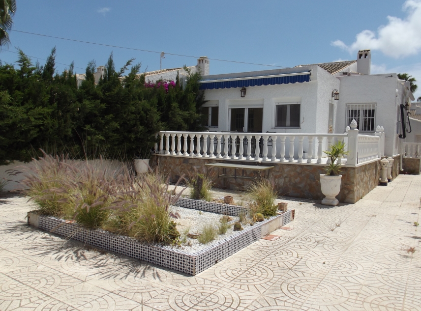 Eigendom verkocht - Villa te koop - Torrevieja - La Siesta