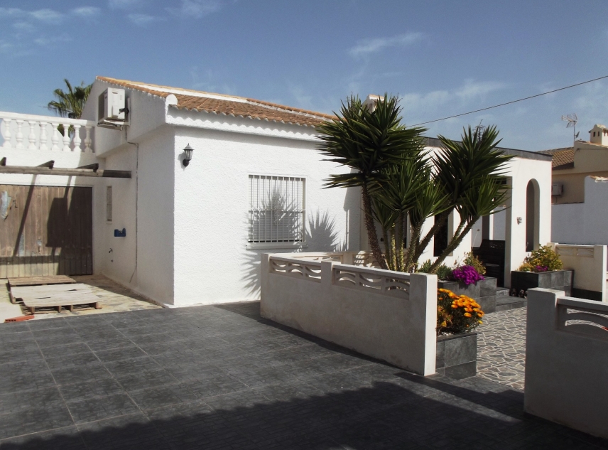 Eigendom verkocht - Villa te koop - Torrevieja - La Siesta