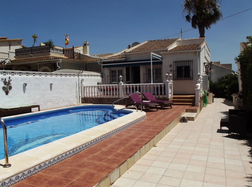 Eigendom verkocht - Villa te koop - Torrevieja - La Siesta