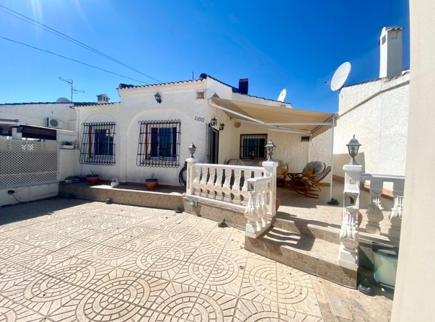 Eigendom verkocht - Villa te koop - Torrevieja - La Siesta