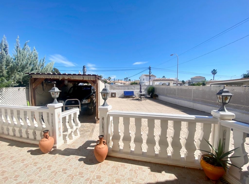 Eigendom verkocht - Villa te koop - Torrevieja - La Siesta