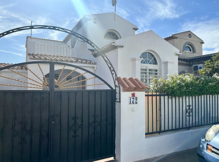 Eigendom verkocht - Villa te koop - Torrevieja - La Torreta