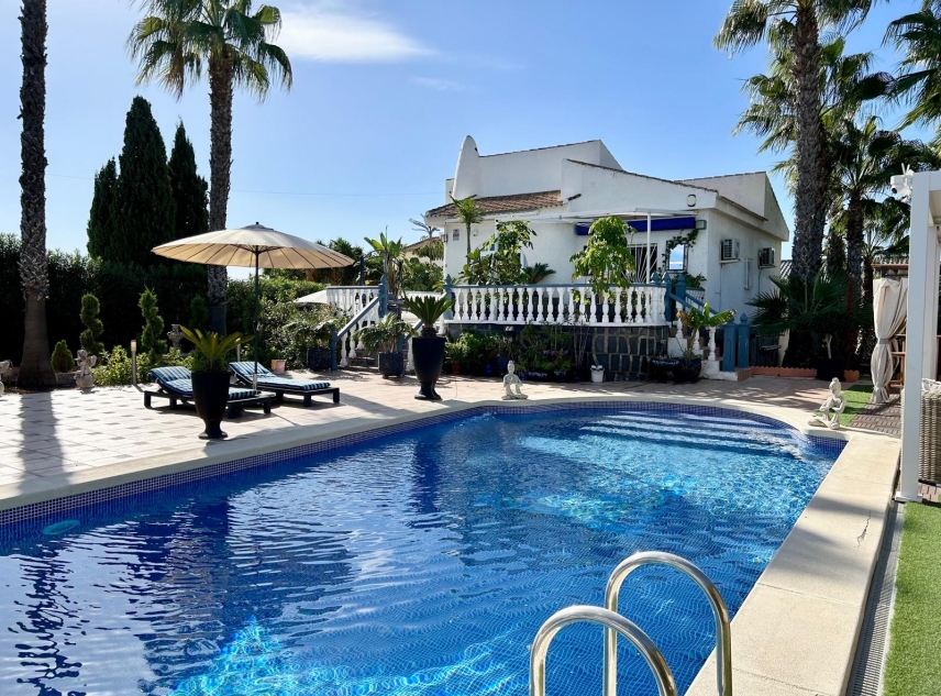 Eigendom verkocht - Villa te koop - Torrevieja - San Luis