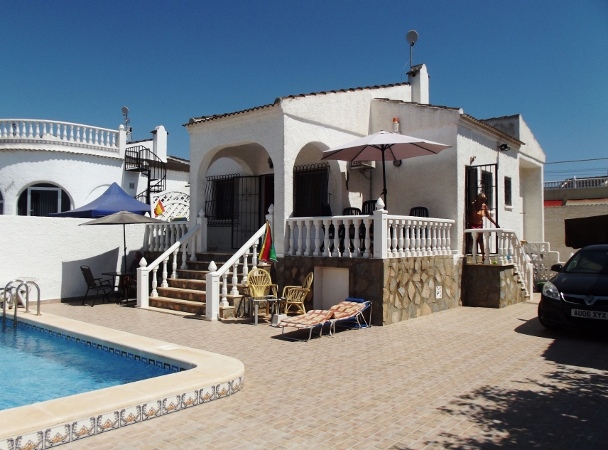 Eigendom verkocht - Villa te koop - Torrevieja - San Luis