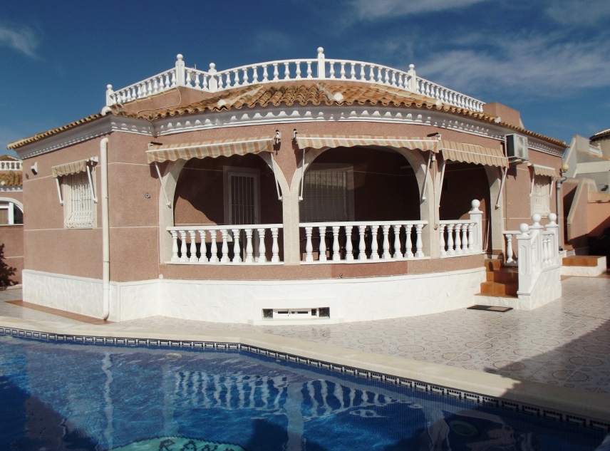 Eigendom verkocht - Villa te koop - Torrevieja - San Luis