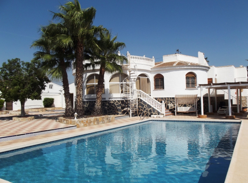 Eigendom verkocht - Villa te koop - Torrevieja - San Luis