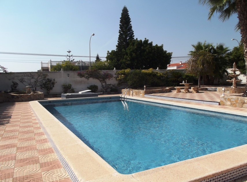 Eigendom verkocht - Villa te koop - Torrevieja - San Luis