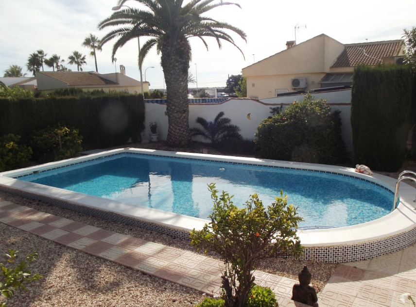 Eigendom verkocht - Villa te koop - Torrevieja - San Luis