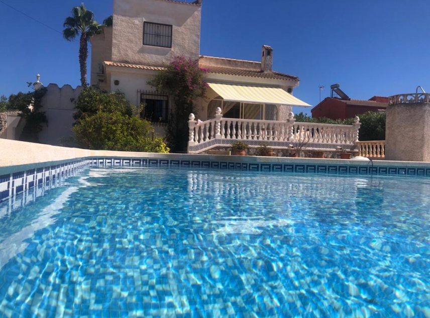 Eigendom verkocht - Villa te koop - Torrevieja - San Luis