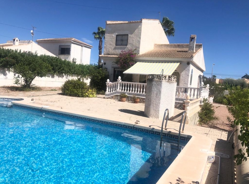 Eigendom verkocht - Villa te koop - Torrevieja - San Luis