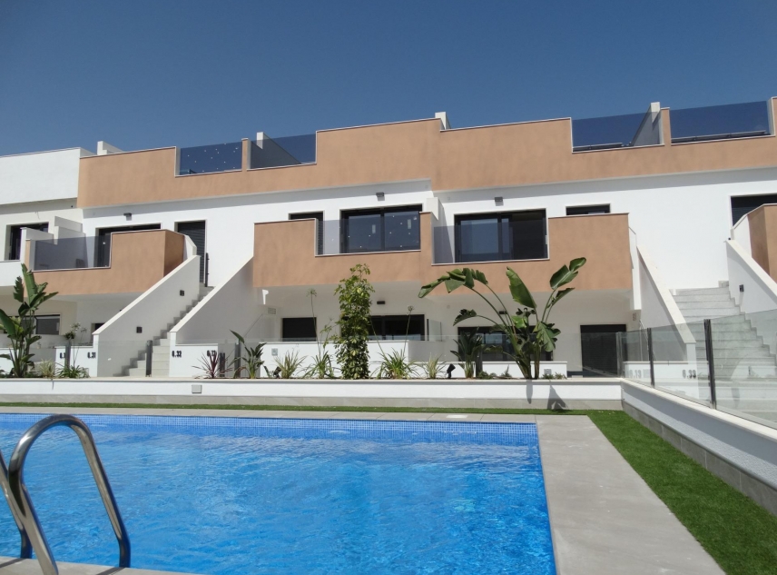 New Property for sale - Bungalow for sale - Pilar de la Horadada - pueblo