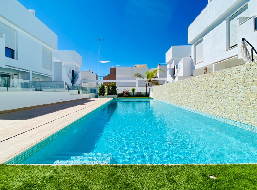 New Property for sale - Bungalow for sale - Pilar de la Horadada - pueblo