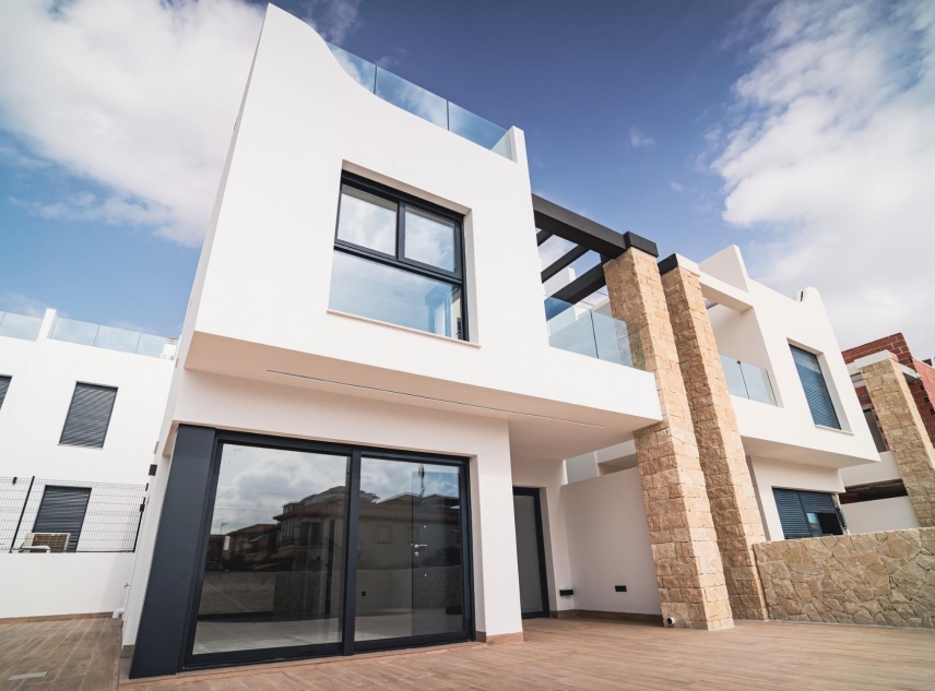 New Property for sale - Villa for sale - Orihuela Costa - Punta Prima