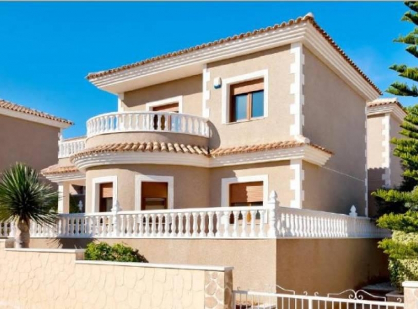 New Property for sale - Villa for sale - Torrevieja - Los Altos