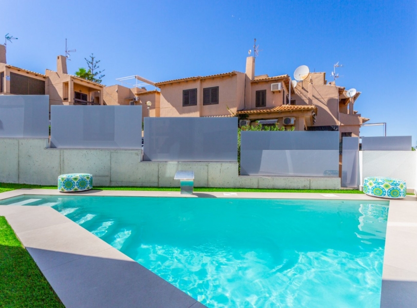 New Property for sale - Villa for sale - Torrevieja - Torrevieja Town Centre