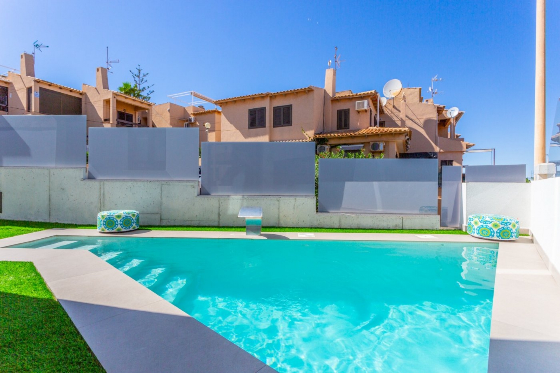 New Property for sale - Villa for sale - Torrevieja - Torrevieja Town Centre