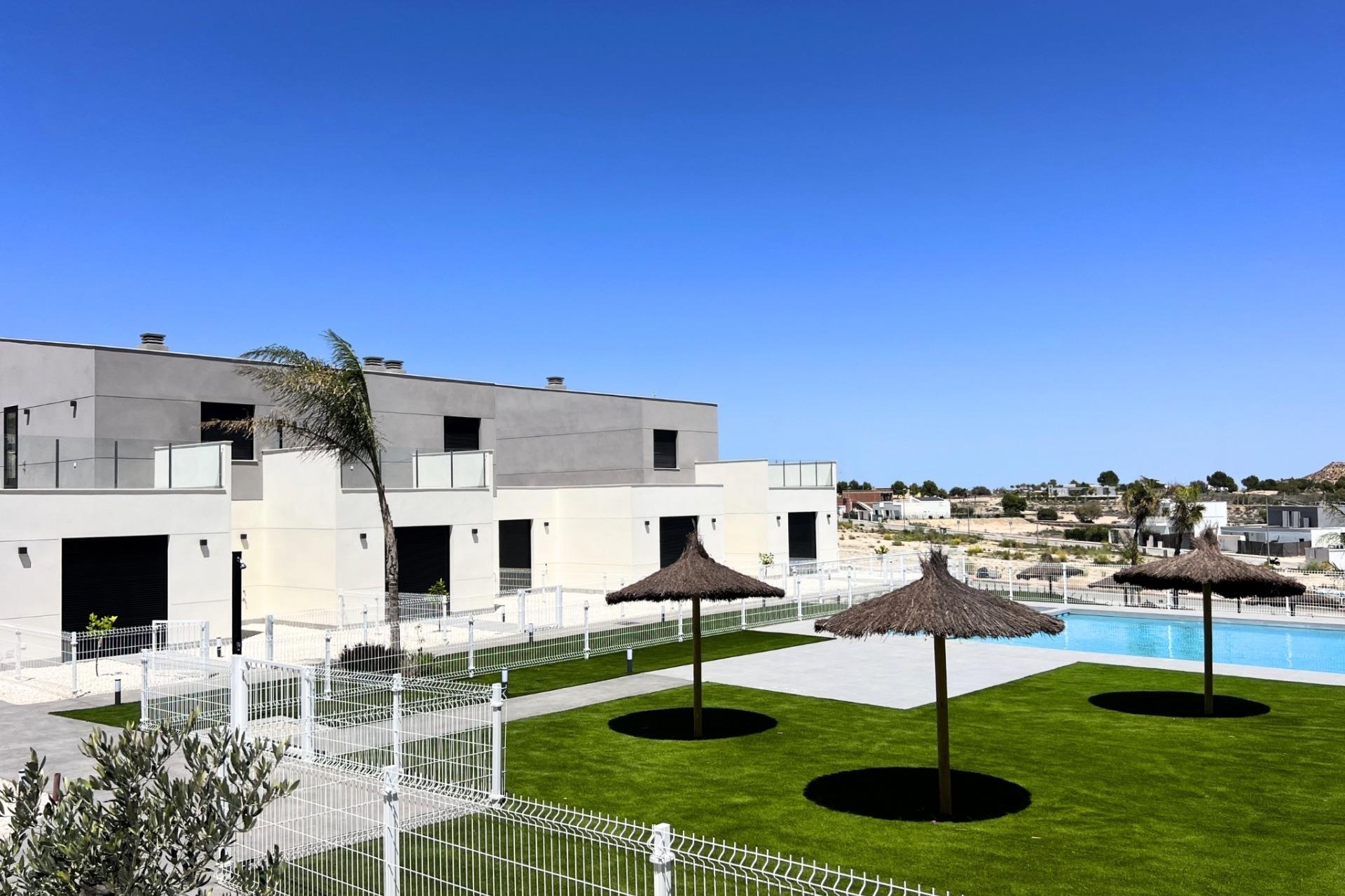 Nueva propiedad en venta - Townhouse for sale - BAOS Y MENDIGO - Altaona Golf And Country Village