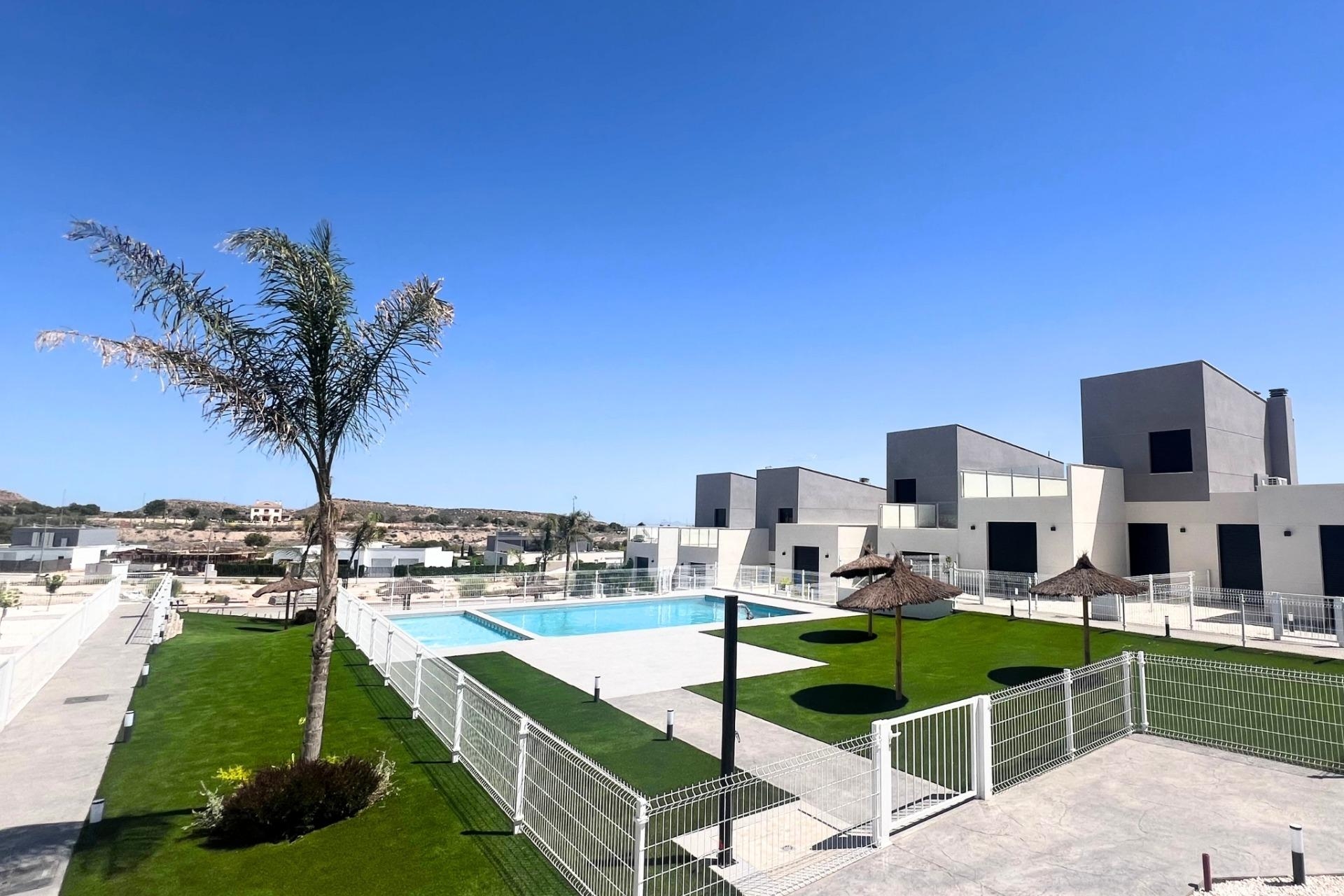 Nueva propiedad en venta - Townhouse for sale - BAOS Y MENDIGO - Altaona Golf And Country Village