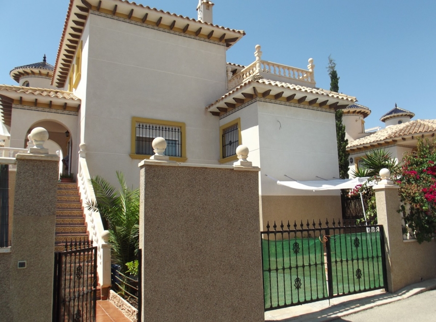 Property for sale - Villa for sale - Orihuela Costa - La Zenia