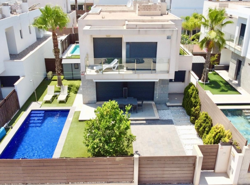 Property for sale - Villa for sale - Orihuela - Vistabella Golf