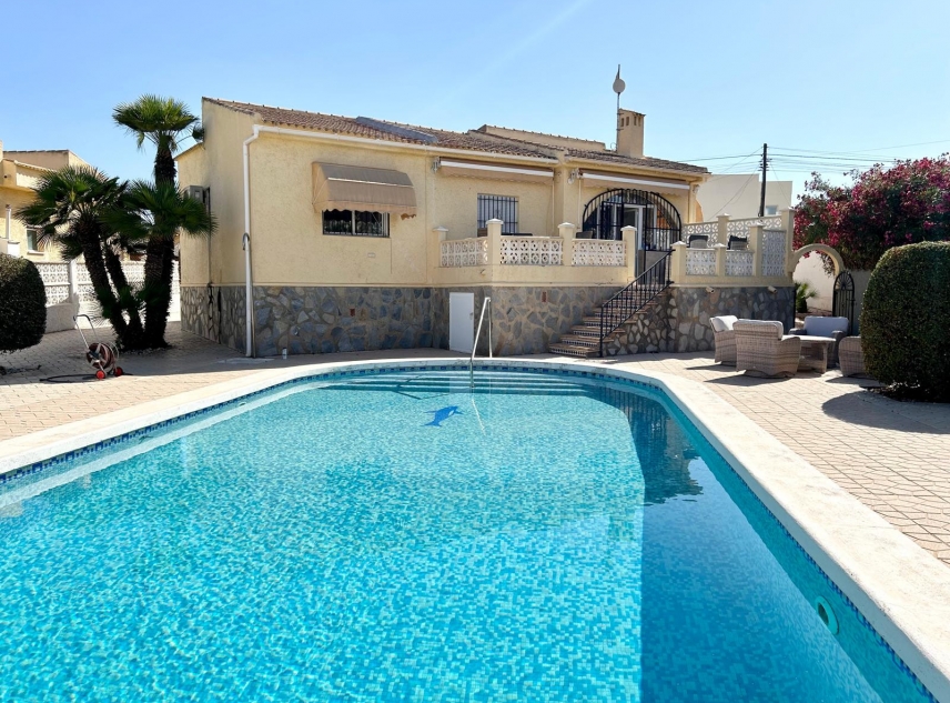 Property for sale - Villa for sale - Torrevieja - El Chaparral