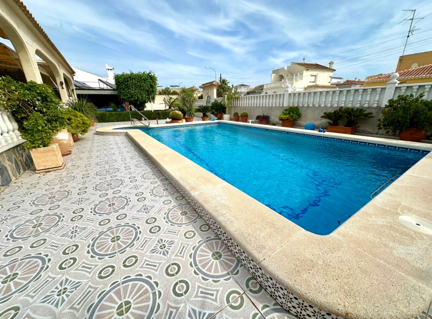 Property for sale - Villa for sale - Torrevieja - El Chaparral
