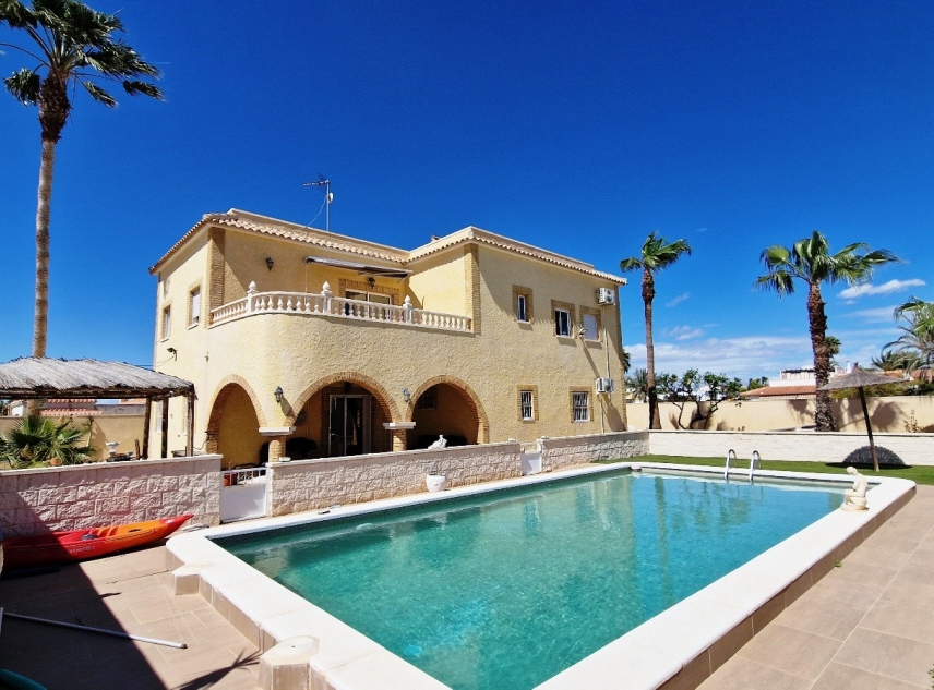 Property for sale - Villa for sale - Torrevieja - La Torreta Florida