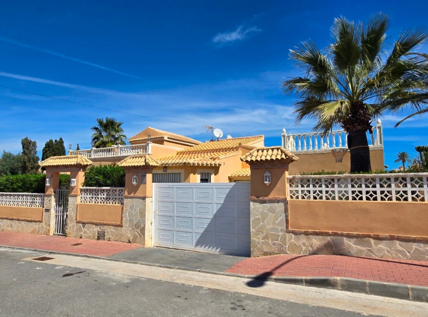Propiedad en venta - Villa en venta - Torrevieja - El Chaparral