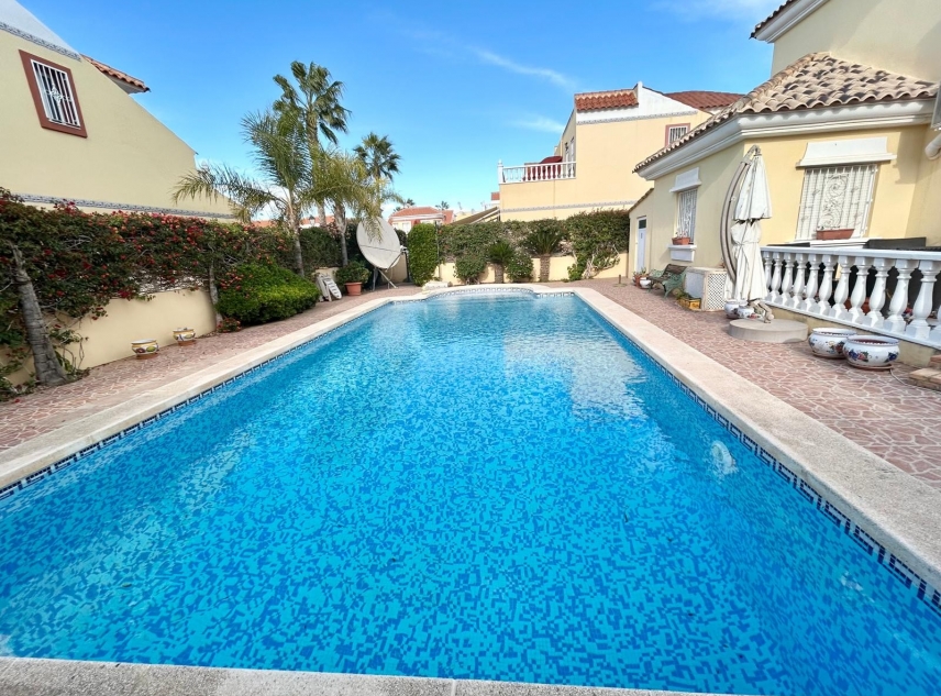 Propiedad en venta - Villa en venta - Torrevieja - La Torreta