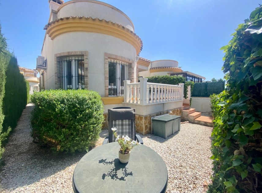 Propiedad en venta - Villa for sale - Los Montesinos - La Herrada