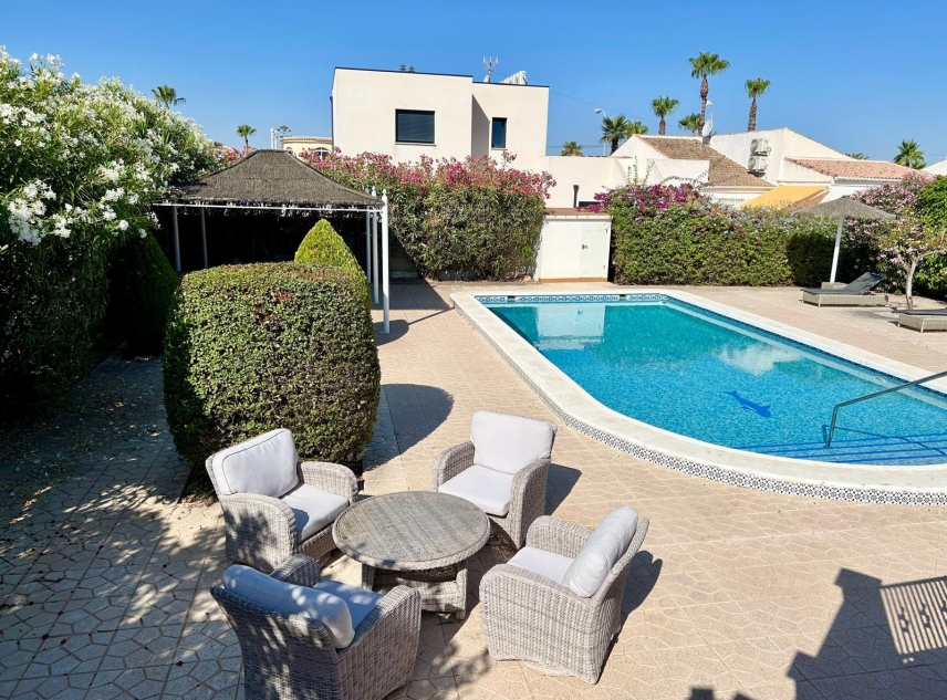 Propriété à vendre - Villa for sale - Torrevieja - El Chaparral