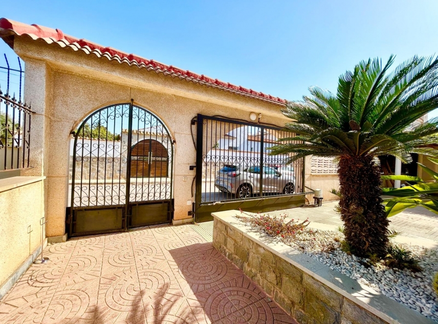 Propriété en attente - Villa for sale - Torrevieja - Torrevieja Town Centre