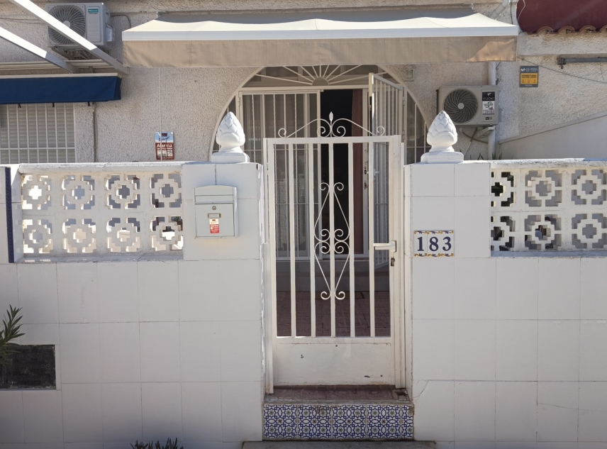 Te koop aangeboden onroerend goed - Bungalow te koop - Torrevieja - San Luis