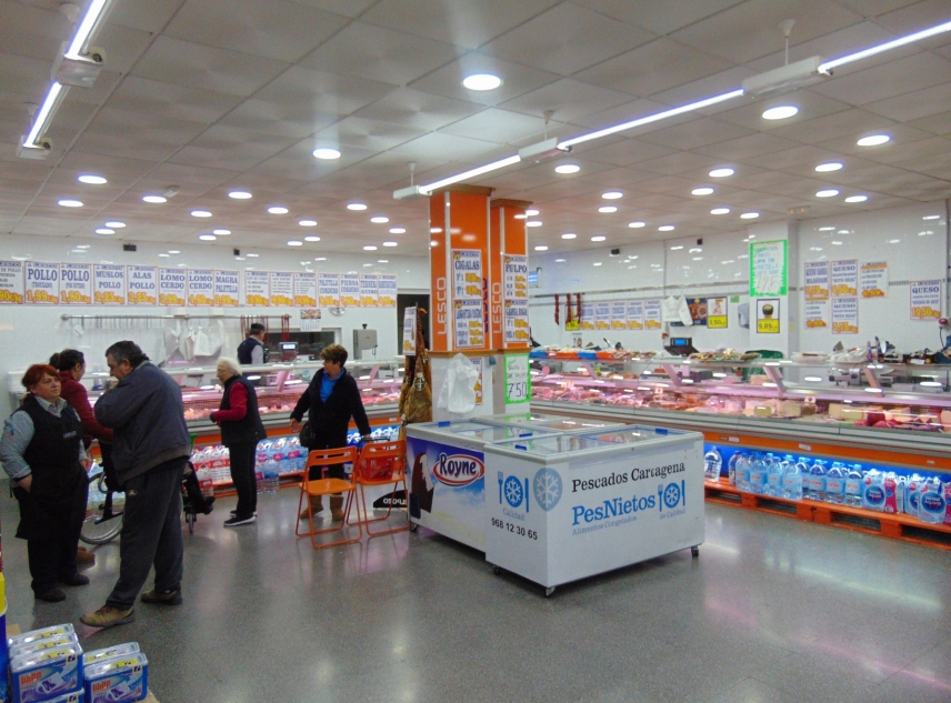 Te koop aangeboden onroerend goed - Commercieel te koop - Roldan